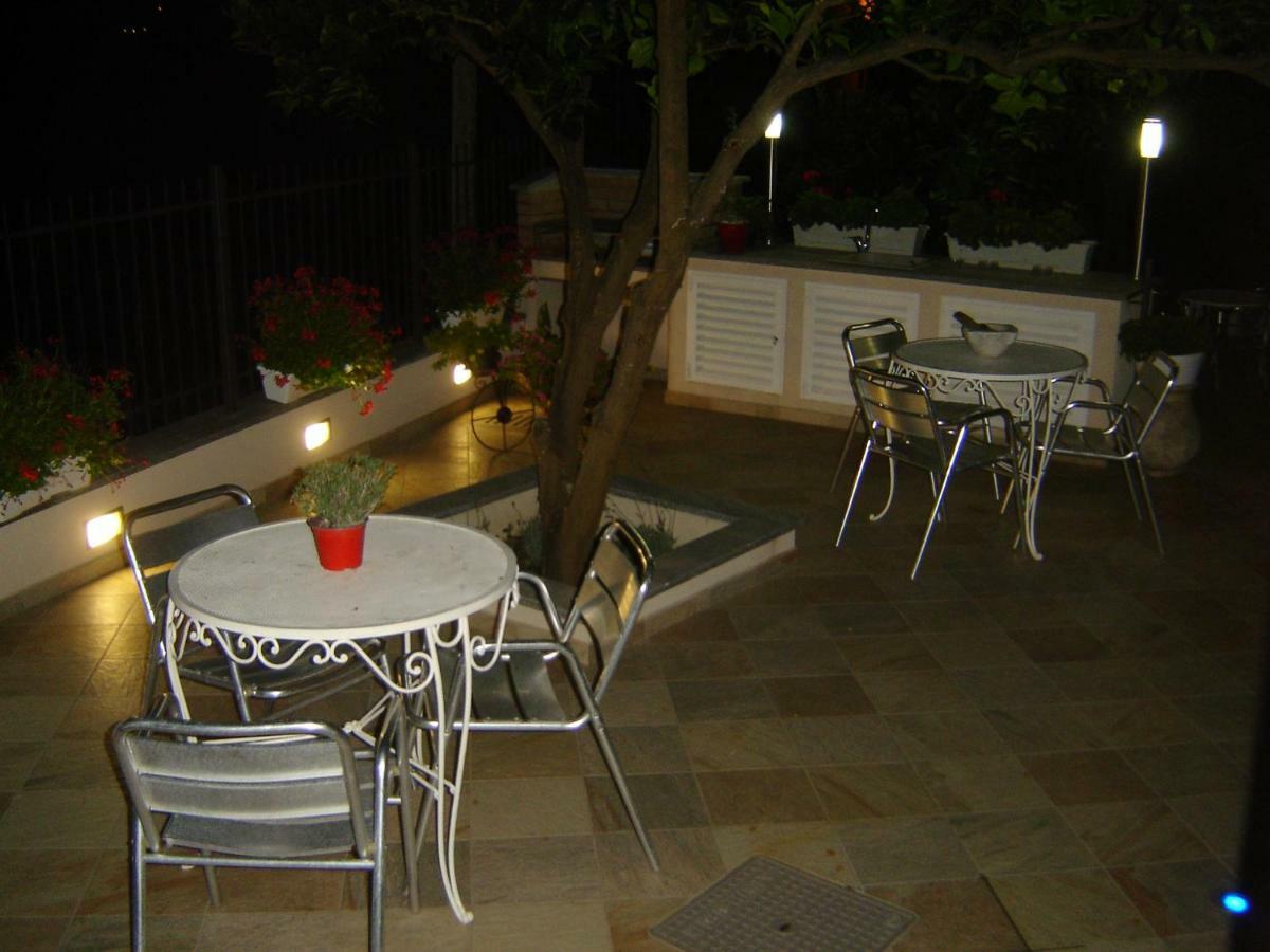 La Dolce Vita B&B Ноли Экстерьер фото